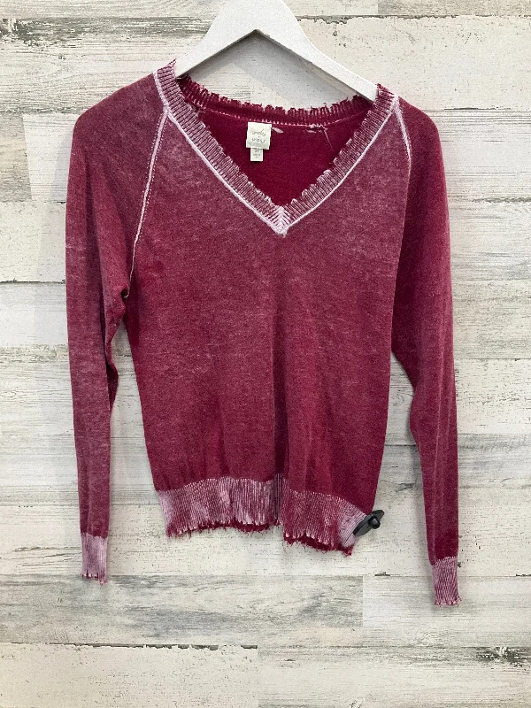 women's tops for those who want to stay warm and stylish during colder weatherTop Long Sleeve By Clothes Mentor In Red, Size: Xs