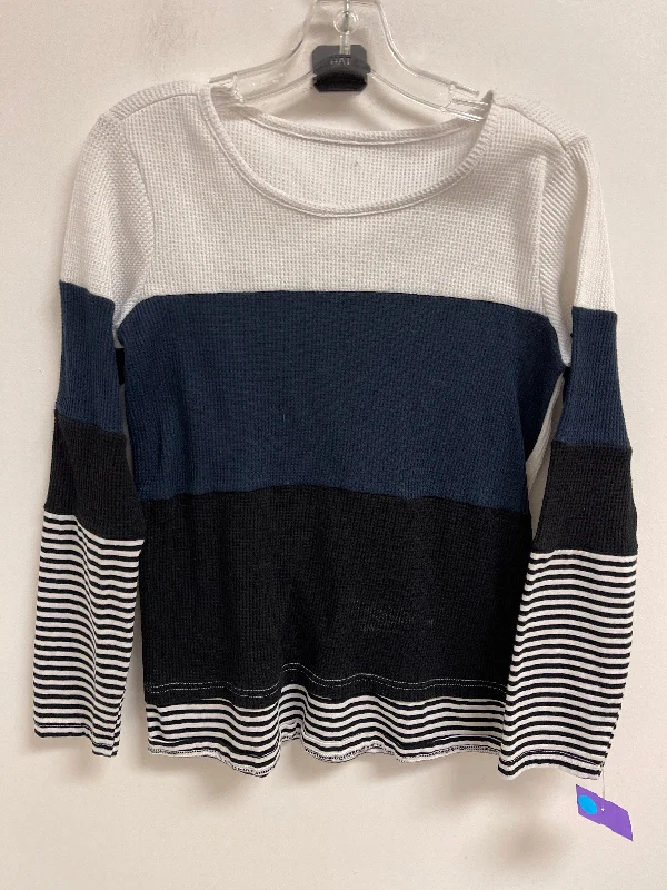 women's tops for those who seek both style and comfortTop Long Sleeve By Clothes Mentor In Blue & White, Size: S