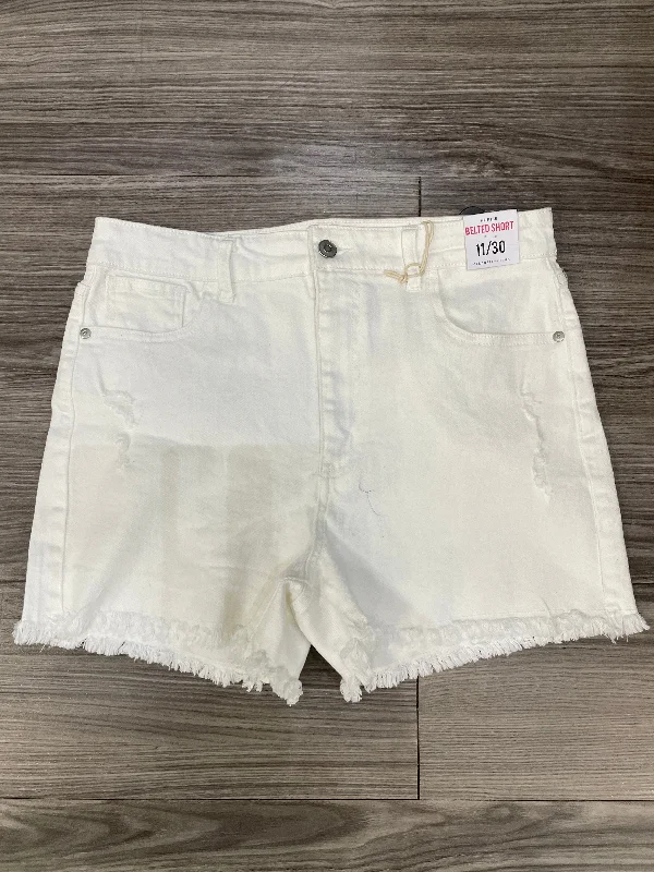 women's linen shortsWhite Shorts Celebrity Pink, Size 11