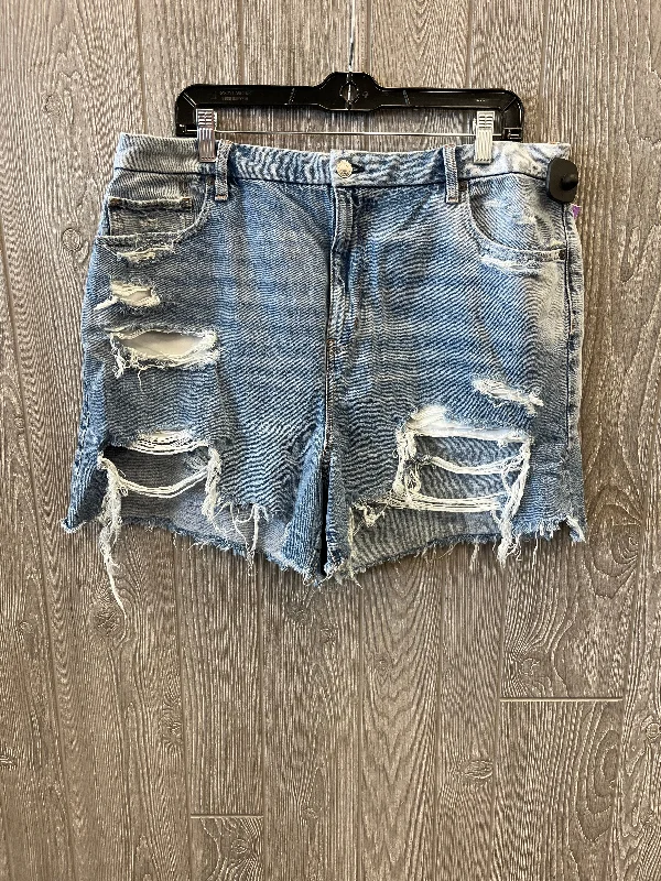 women's flared shortsBlue Denim Shorts American Eagle, Size 18