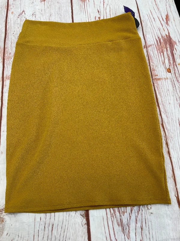 women's travel-friendly cocktail skirtsSkirt Midi By Lularoe  Size: L