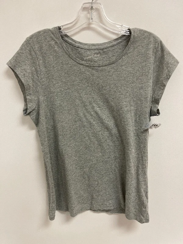 women's tops for those who seek both style and comfortTop Short Sleeve Basic By Universal Thread In Grey, Size: L