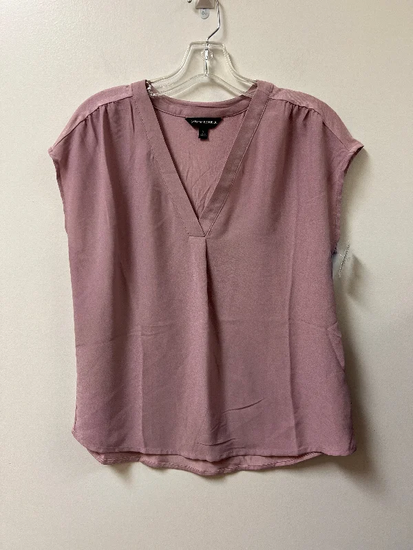 women's tops for those who want to add a touch of sophistication to their casual attireTop Short Sleeve By Banana Republic In Pink, Size: S