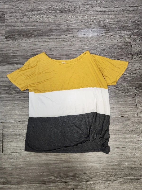 women's tops for those who want to create outfits that are both unique and memorableTop Short Sleeve By Maurices In Multi-colored, Size: M